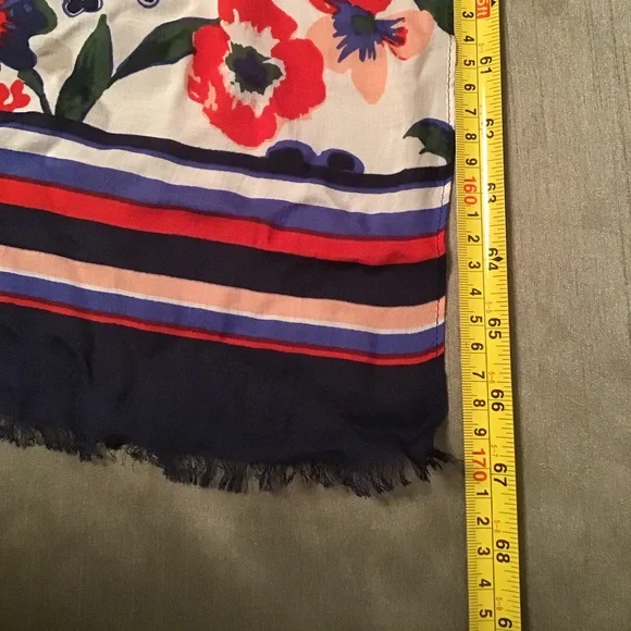 Talbots Scarf 🌿 - Picture 4 of 6